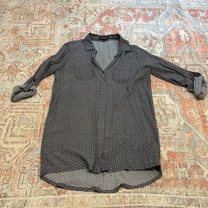 Velvet Heart Navy Patterned Button Down in Like New Condition